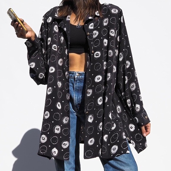 VINTAGE 80'S BLACK & WHITE ABSTRACT PLUS SIZE BLOUSE - Picture 3 of 8